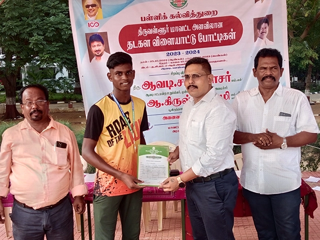 Zonal day winners proudly receive medals and recognition during the award ceremony in Avadi school.